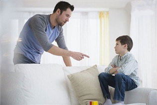 با کودکی که زیر بار اشتباهش نمیرود، چه کنیم؟