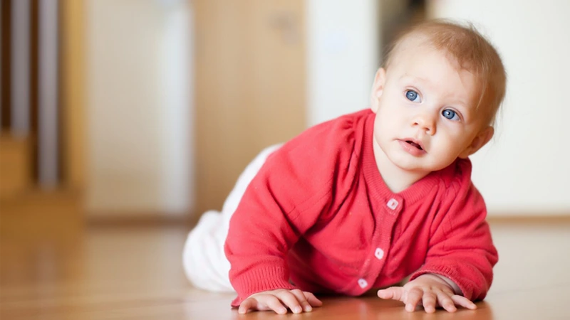 مراحل رشد حرکتی نوزاد ماه‌به‌ماه