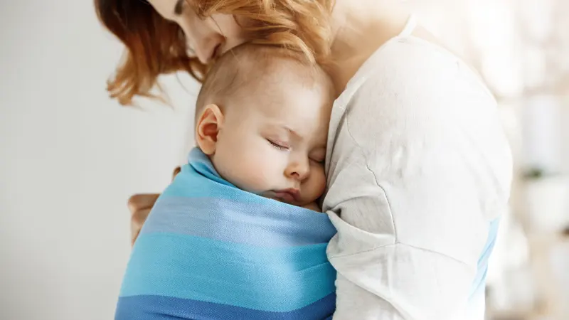 چطور نوزاد زیر یک سال را راحت بخوابانیم؟