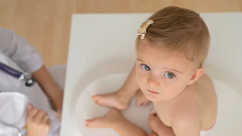 مدفوع نکردن نوزاد تا چند روز طبیعی است؛ راه‌های درمان یبوست نوزاد